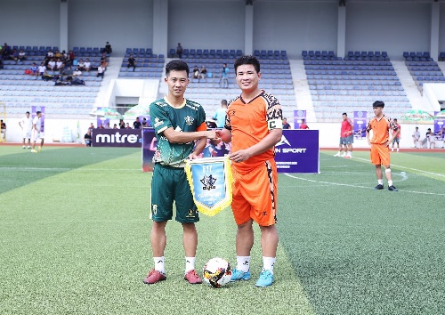 FC Liên minh Thiên Bằng - Tuấn Hưng và FC F17 KAIWIN Sport ra quân ngay trong buổi khai mạc